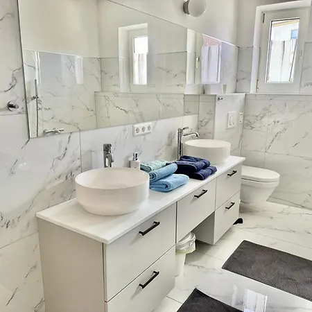 Stylish Premium With Balcony & Ac Lejlighed