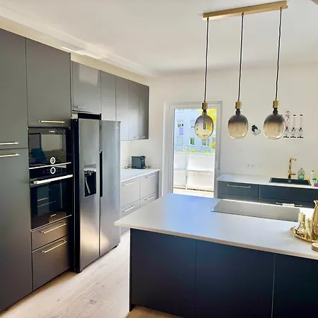 Stylish Premium With Balcony & Ac Villach